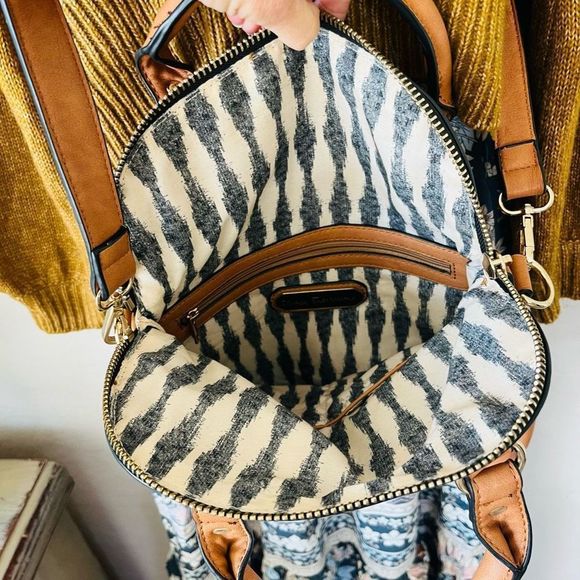 VICI Urban Expressions flap bag camel NWOT long strap and handles 2 way wear cro - Picture 6 of 16